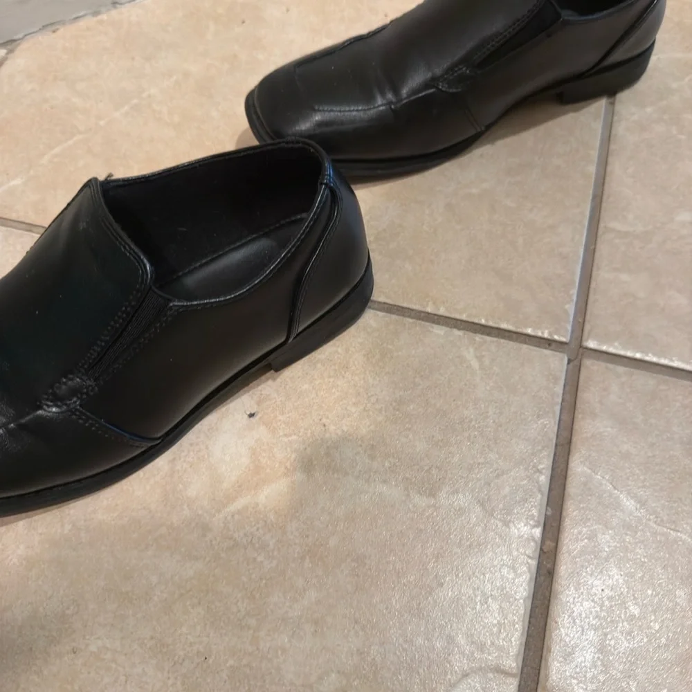 Sonoma Black Slip-On Square-Toe Loafers boys sz  6 used